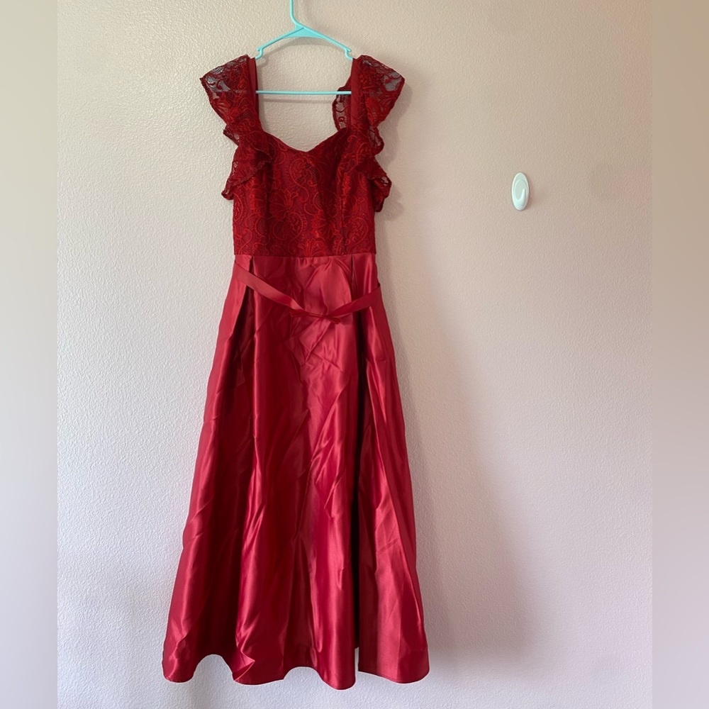 Sweatheart red dress